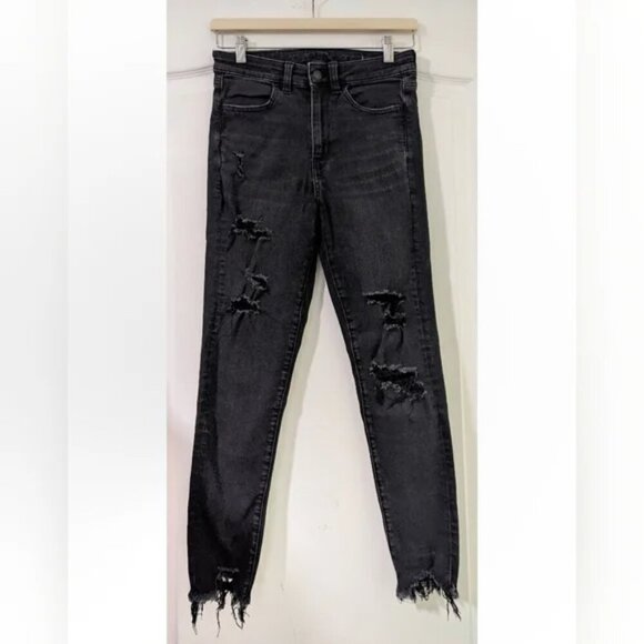 AE | Super High-Waisted Jegging Crop in Distressed Black Blaze - Picture 2 of 15